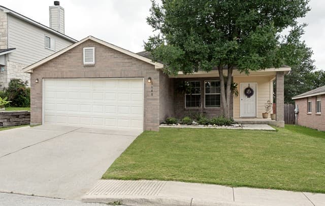 3-bedroom rental at 1648 Spice Spg in San Antonio, TX — photo 2