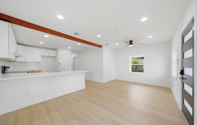 3-bedroom rental at 1604 Calle Valencia in San Antonio, TX — photo 5