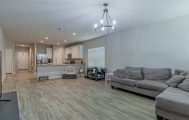 4-bedroom rental at 14651 Latigo Loop in Elmendorf, TX — photo 4