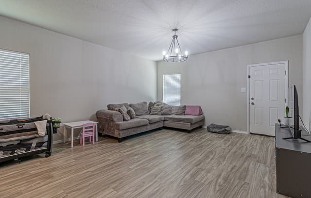 4-bedroom rental at 14651 Latigo Loop in Elmendorf, TX — photo 5