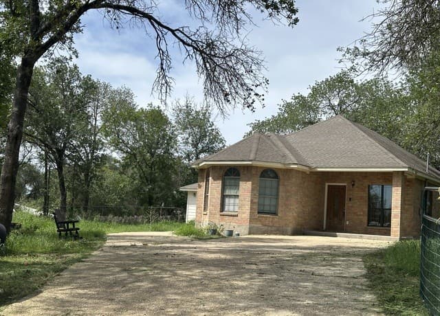 3-bedroom rental at 23138 Opportunity Dr in Elmendorf, TX — photo 2