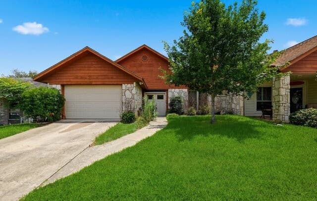 2-bedroom rental at 3813 Hunters Gln in Schertz, TX — photo 2