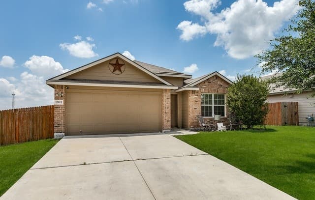 3-bedroom rental at 13011 Maestro Spark in San Antonio, TX — photo 1