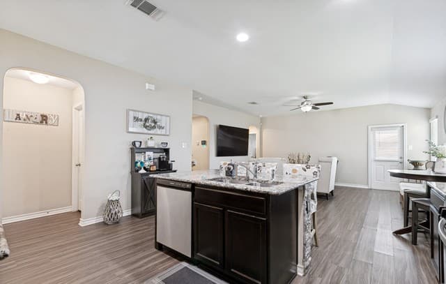 3-bedroom rental at 13011 Maestro Spark in San Antonio, TX — photo 5