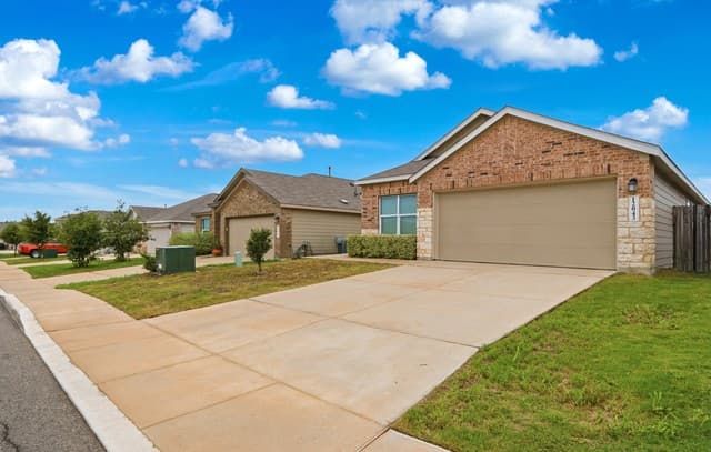 4-bedroom rental at 12043 Pewee in San Antonio, TX — photo 3