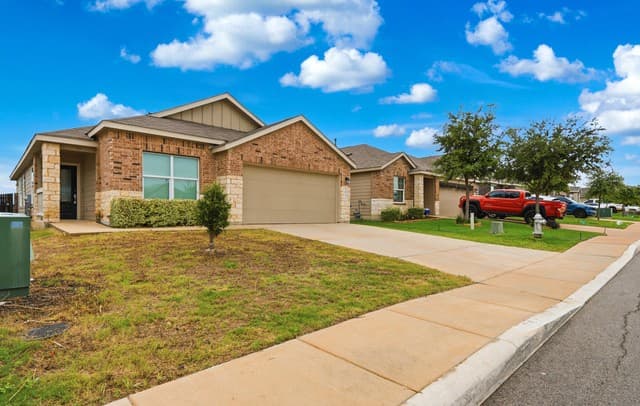 4-bedroom rental at 12043 Pewee in San Antonio, TX — photo 4