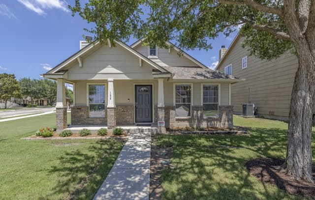 3-bedroom rental at 128 Saddle Trl in Cibolo, TX — photo 1
