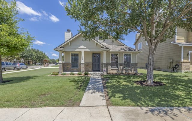 3-bedroom rental at 128 Saddle Trl in Cibolo, TX — photo 2