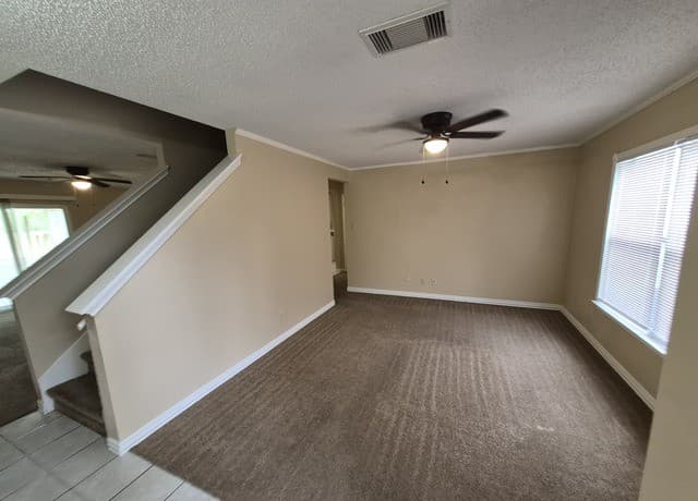 4-bedroom rental at 8007 Chestnut Bluff Dr in Converse, TX — photo 2