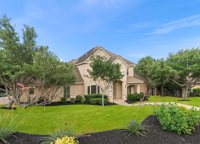 5-bedroom rental at 2007 Sauvignon in San Antonio, TX — photo 4