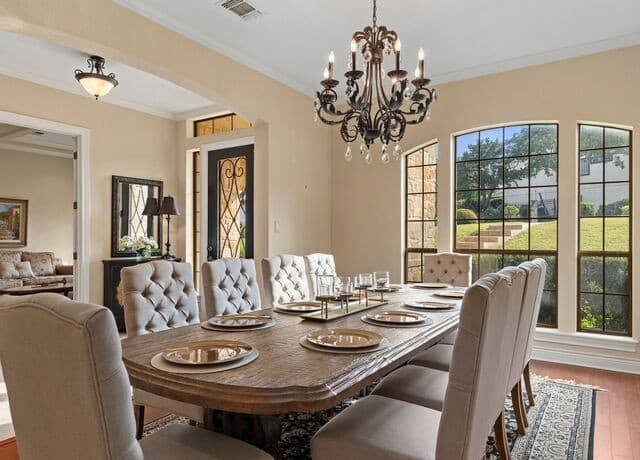 5-bedroom rental at 2007 Sauvignon in San Antonio, TX — photo 5