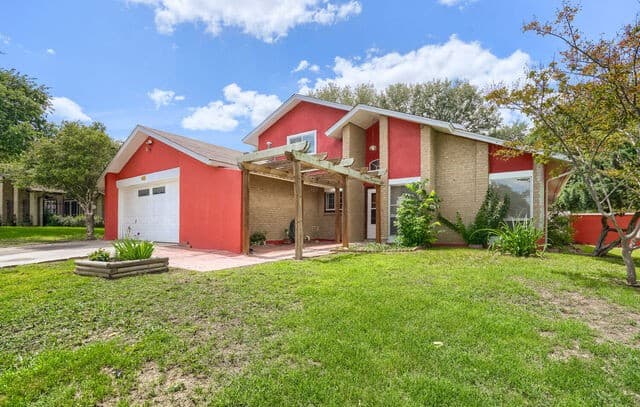 4-bedroom rental at 6419 Fishers Cv in San Antonio, TX — photo 3