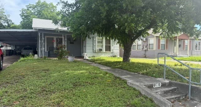 3-bedroom rental at 310 W Southcross Blvd in San Antonio, TX — photo 1