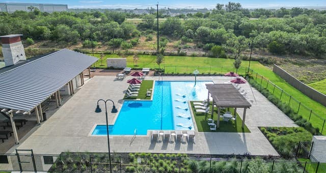 5-bedroom rental at 5458 Hubbardston in San Antonio, TX — photo 4