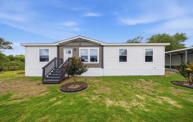 3-bedroom rental at 22718 Gold Gap St in Elmendorf, TX — photo 1