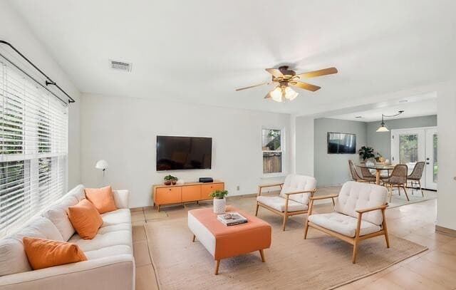 3-bedroom rental at 9406 Silverfeather in San Antonio, TX — photo 3