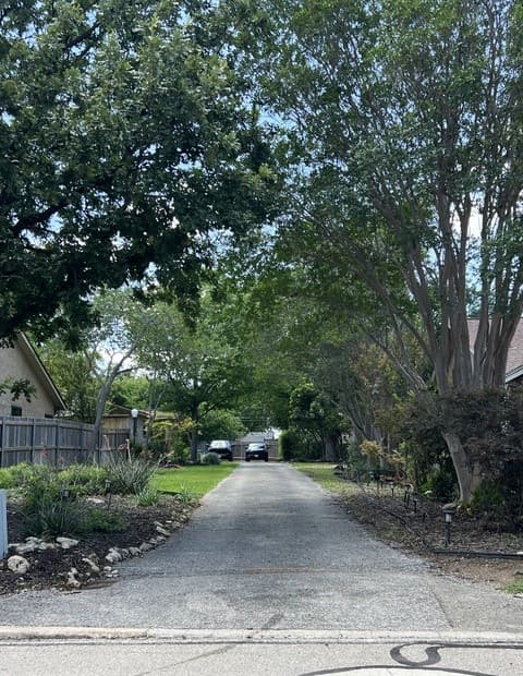 3-bedroom rental at 7131 Thrush View Ln in San Antonio, TX — photo 1