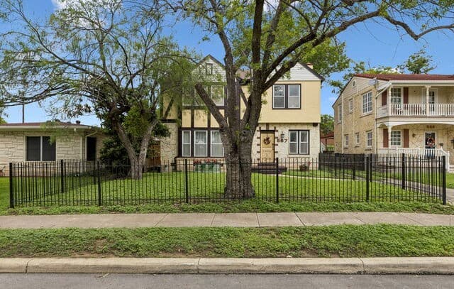 3-bedroom rental at 567 Donaldson in San Antonio, TX — photo 3
