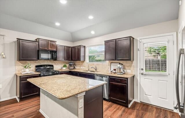 4-bedroom rental at 5911 Bridle Bend in San Antonio, TX — photo 1