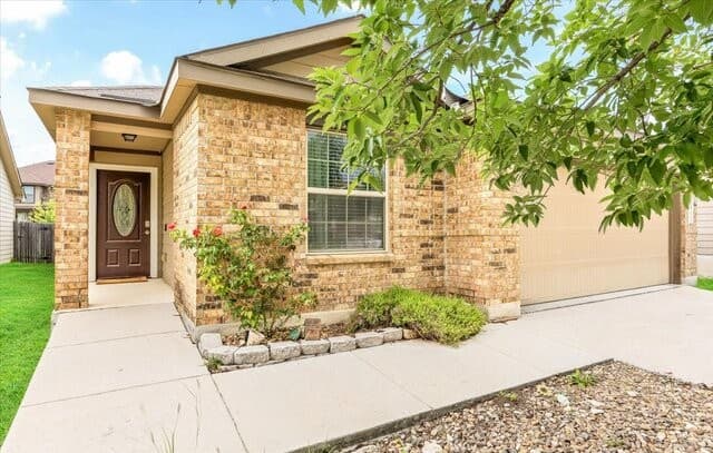 4-bedroom rental at 5911 Bridle Bend in San Antonio, TX — photo 4