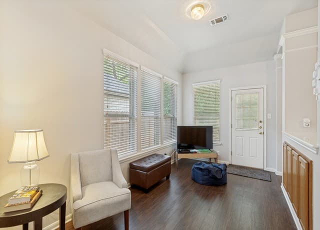 3-bedroom rental at 2510 Somerall in San Antonio, TX — photo 5