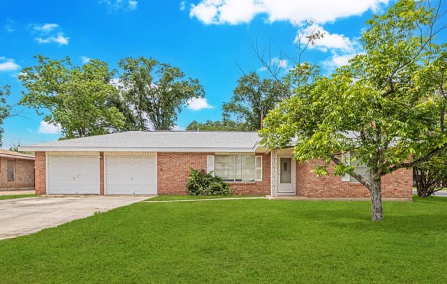 3-bedroom rental at 4719 Dagmar Dr in San Antonio, TX — photo 2