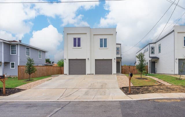 rental at 303 San Salvador in San Antonio, TX — photo 1