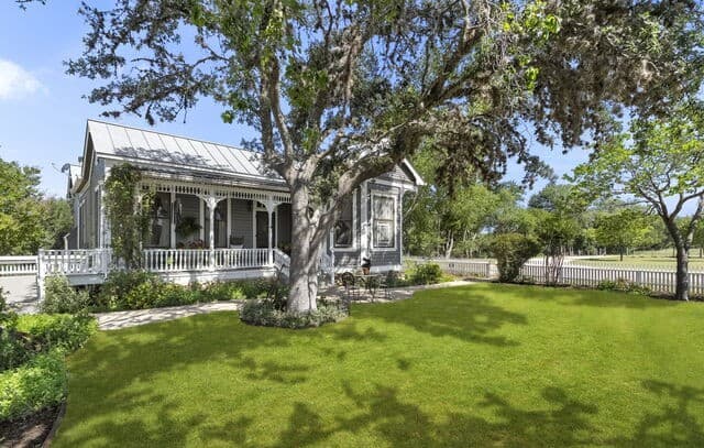2-bedroom rental at 112 N. River Bend Road in Comfort, TX — photo 1