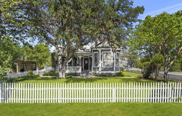 2-bedroom rental at 112 N. River Bend Road in Comfort, TX — photo 5