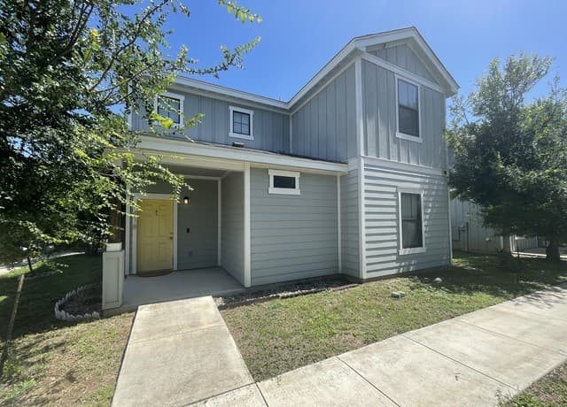 4-bedroom rental at 418 Lockhart in San Antonio TX