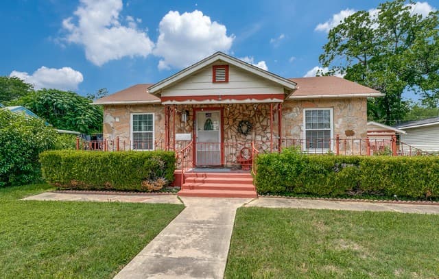 3-bedroom rental at 147 Ellana Claire St in San Antonio, TX — photo 2