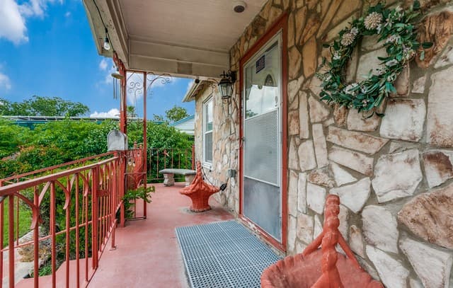 3-bedroom rental at 147 Ellana Claire St in San Antonio, TX — photo 4