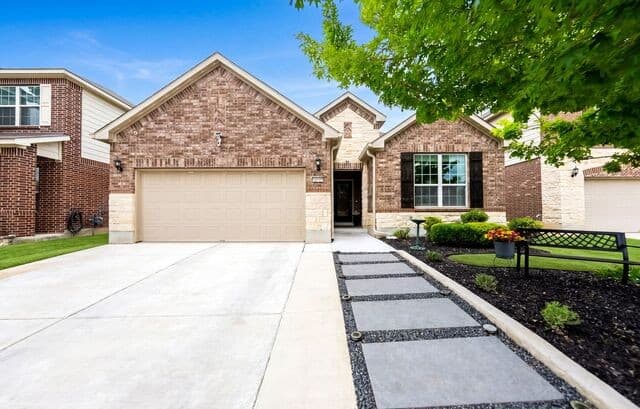 4-bedroom rental at 10707 Desert Rock in Helotes, TX — photo 2