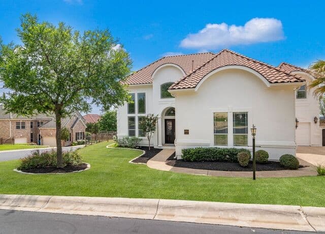 5-bedroom rental at 24703 Faraday in San Antonio, TX — photo 2