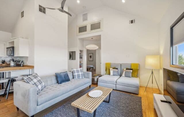 2-bedroom rental at 227 Claudia Unit 3 Unit 3 in San Antonio, TX — photo 5