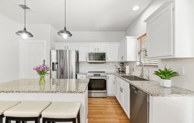 3-bedroom rental at 8355 Piney Wood Run in San Antonio, TX — photo 2