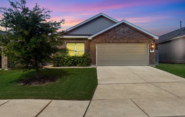 4-bedroom rental at 9927 Pears Ml in San Antonio, TX — photo 2