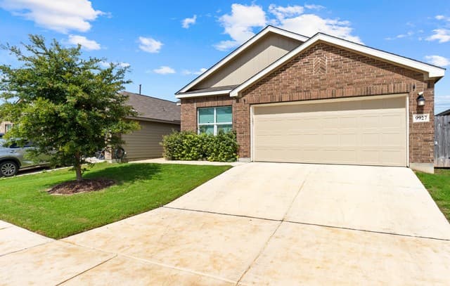 4-bedroom rental at 9927 Pears Ml in San Antonio, TX — photo 3