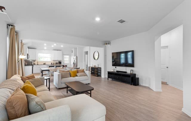 4-bedroom rental at 9927 Pears Ml in San Antonio, TX — photo 5