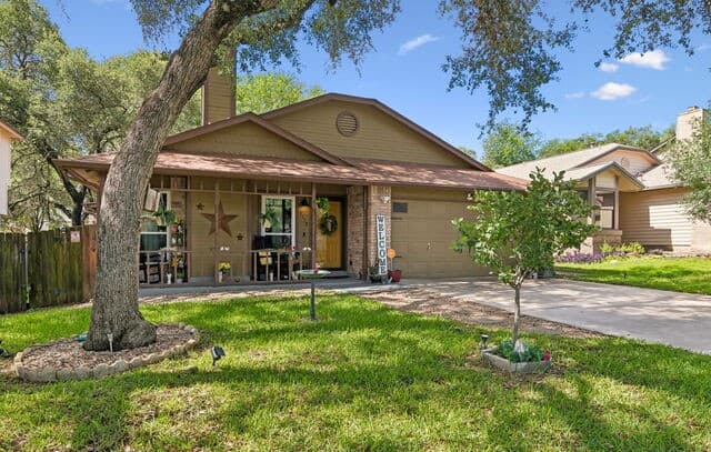 3-bedroom rental at 9558 Coolbrook in San Antonio, TX — photo 2