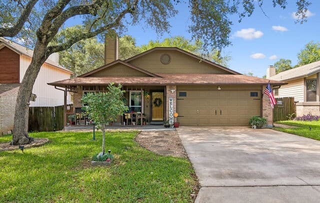 3-bedroom rental at 9558 Coolbrook in San Antonio, TX — photo 3