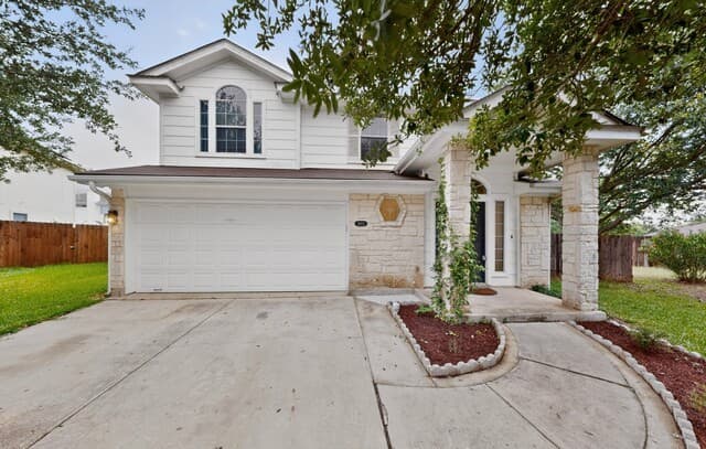 3-bedroom rental at 8903 Gallop Leap in San Antonio, TX — photo 2
