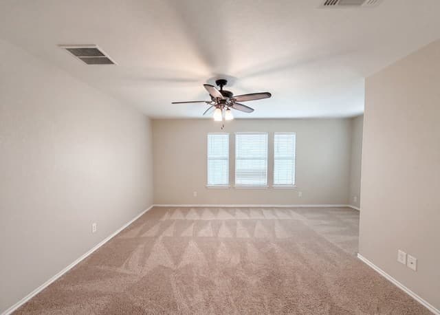 3-bedroom rental at 5733 Ty Lindstrom in Schertz, TX — photo 4