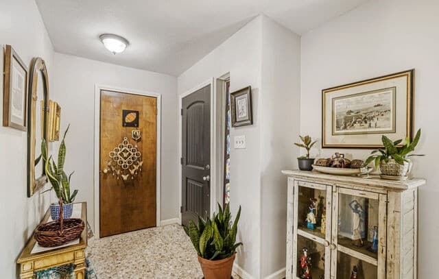 3-bedroom rental at 140 Amistad Blvd in Universal City, TX — photo 3