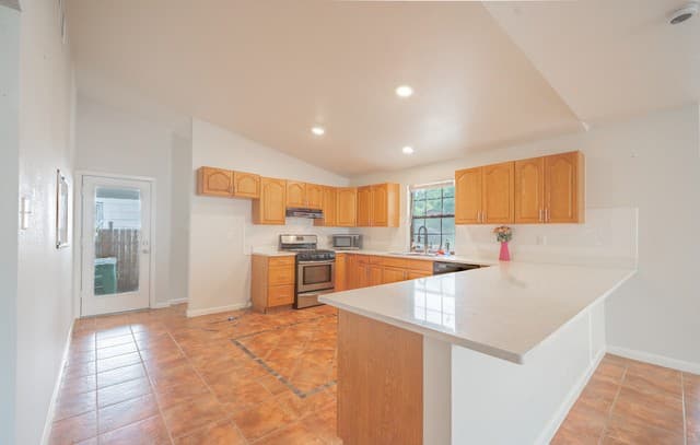 3-bedroom rental at 226 Edge Ave in San Antonio, TX — photo 3