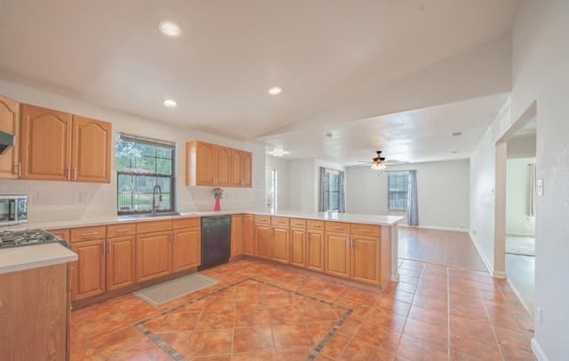3-bedroom rental at 226 Edge Ave in San Antonio, TX — photo 5