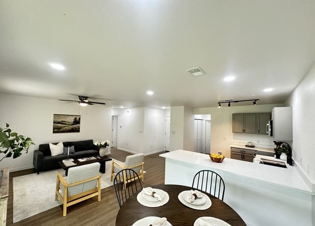 4-bedroom rental at 259 E Baetz Blvd in San Antonio, TX — photo 4