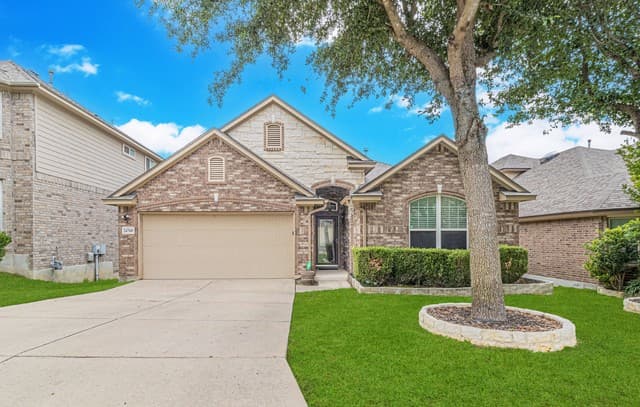 4-bedroom rental at 24760 Buck Crk in San Antonio, TX — photo 2