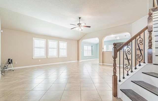 4-bedroom rental at 24760 Buck Crk in San Antonio, TX — photo 3