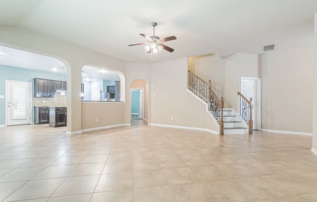4-bedroom rental at 24760 Buck Crk in San Antonio, TX — photo 5
